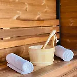 Vöröskő -lak Szauna és Jakkuzi Használattal Apartamento *