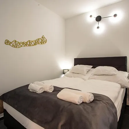Voeroesko -lak Szauna Es Jakkuzi Hasznalattal Apartmán Balatonalmádi