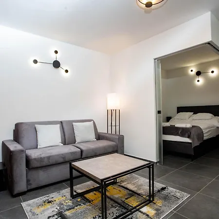 Voeroesko -lak Szauna Es Jakkuzi Hasznalattal Apartmán Balatonalmádi