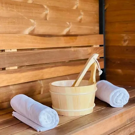 Vöröskő -lak Szauna és Jakkuzi Használattal Apartamento *