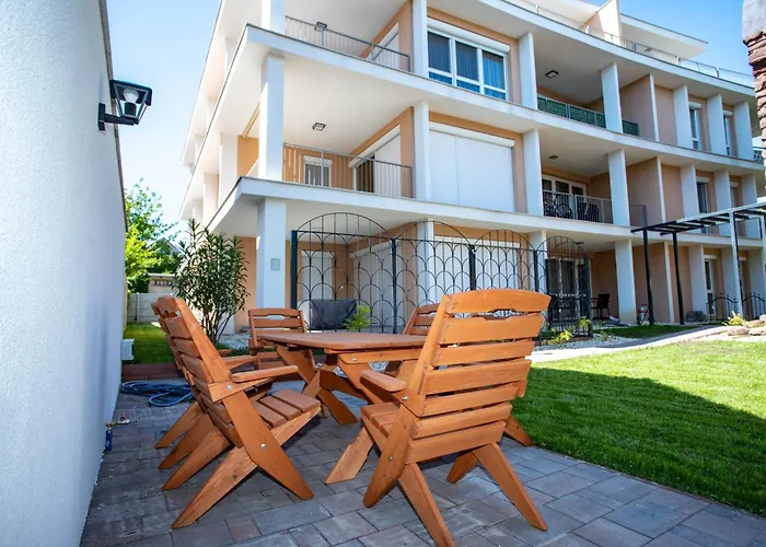 公寓 Voeroesko -lak Szauna Es Jakkuzi Hasznalattal 巴拉顿诺尔马迪