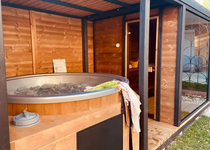 Voeroesko -lak Szauna Es Jakkuzi Hasznalattal Apartament